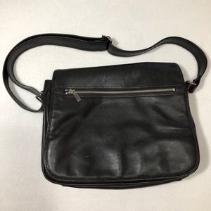COVINGTON Black Genuine Leather Messenger Bag